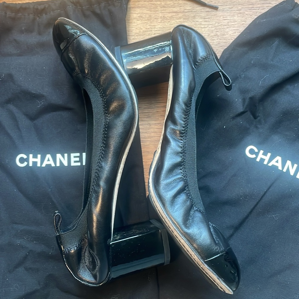 Chanel Size 38 1/2 Black Leather with Vinyl Tips Almost New Maybe Worn once - Picture 11 of 15